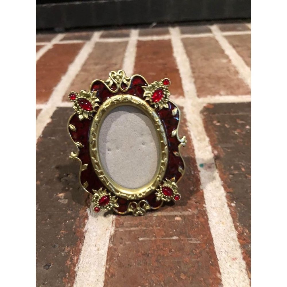 Vintage red mini oval jeweled frame picture size 1.5x2.25 inch no Glass, back ne